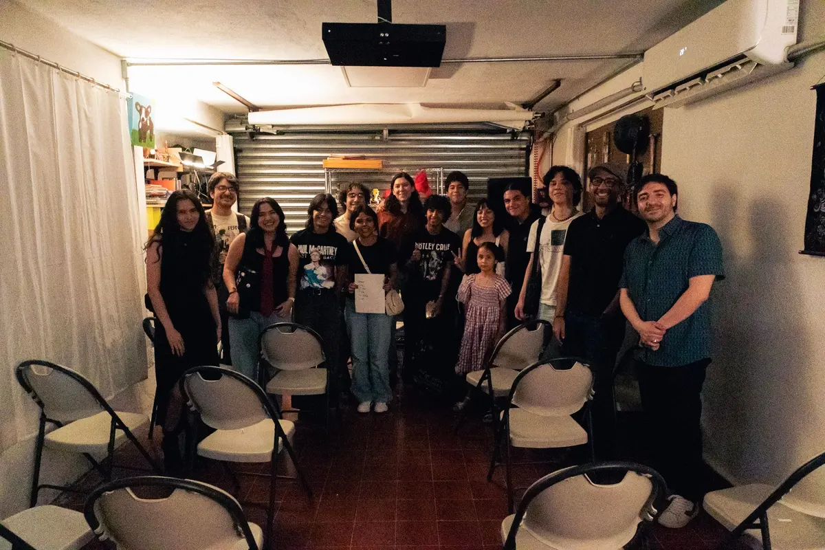 la foto de grupo al final del taller
